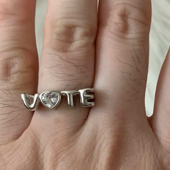 KATE SPADE Cubic Zirconia Heart Vote Signet Ring in Silver RING SIZE 7 - Picture 2 of 3